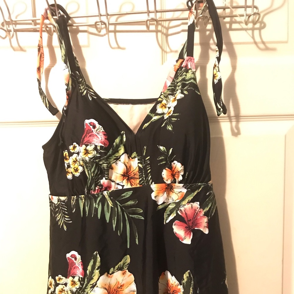 Black floral swim top